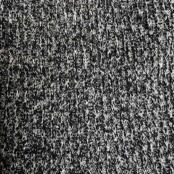 Gray Sleeveless Knit Crop Top - Picture 3 of 5